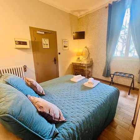 Hotel Le Ponteil 2*