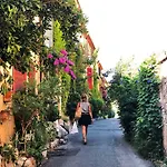 Le Ponteil 2* Antibes