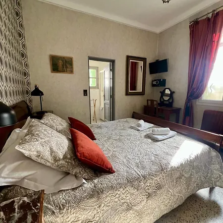 Le Ponteil 2* Αντίμπ