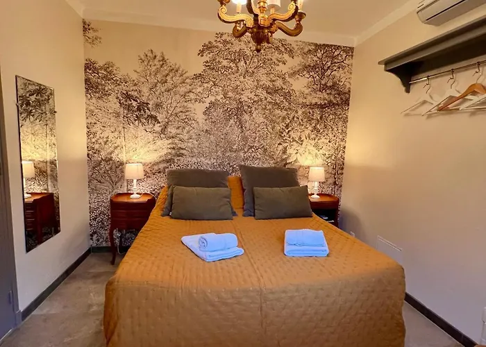 Le Ponteil Hotell 2*