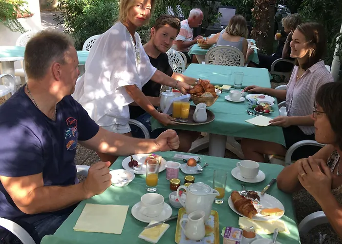 Le Ponteil Отель Антиб