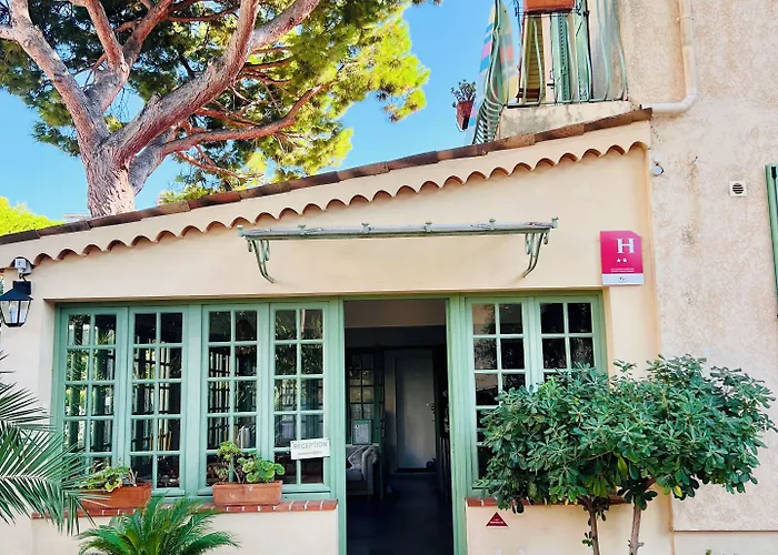 Le Ponteil Hotell 2*